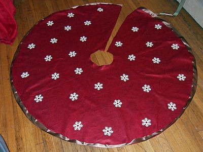 Free Christmas Tree Skirt Patterns - Make Your Own Decorations