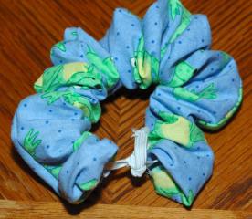 hair scrrunchy tied elastic ends